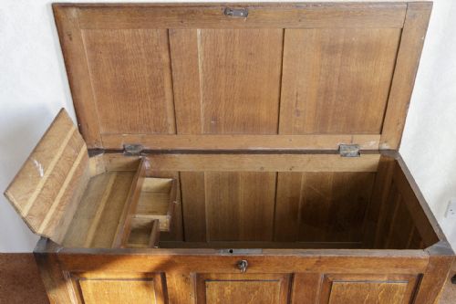 VERY FINE EARLY 18TH CENTURY OAK PANELLED COFFER - ADDITIONAL PHOTO 4