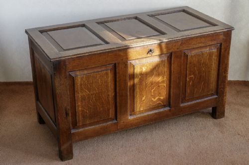 VERY FINE EARLY 18TH CENTURY OAK PANELLED COFFER - ADDITIONAL PHOTO 6