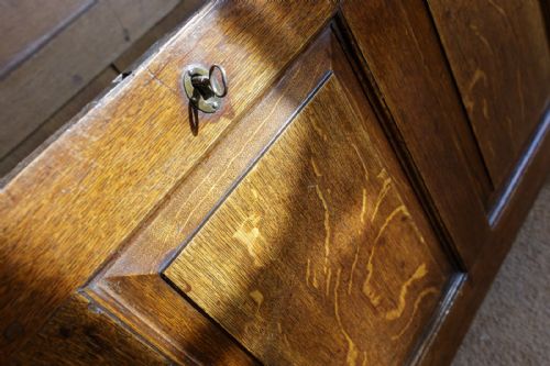 VERY FINE EARLY 18TH CENTURY OAK PANELLED COFFER - ADDITIONAL PHOTO 8