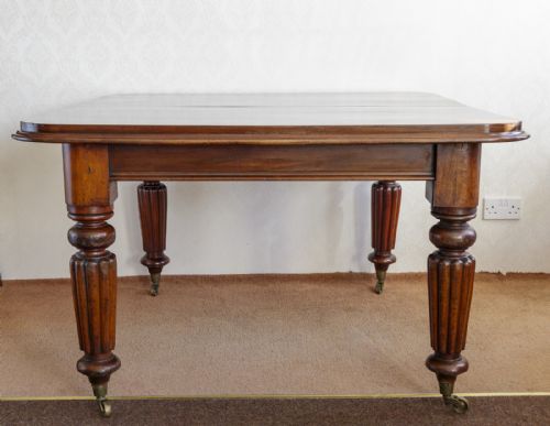 EARLY 19TH CENTURY SOLID MAHOGANY DINING TABLE WITH TWO ORIGINAL EXTRA LEAVES - ADDITIONAL PHOTO 1