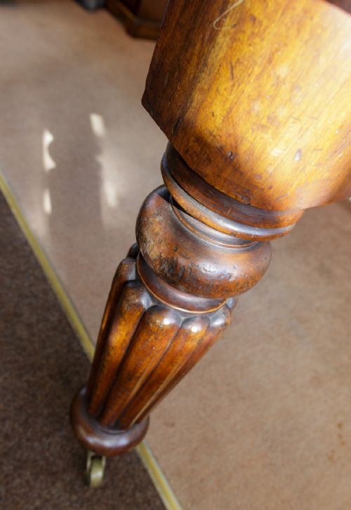 EARLY 19TH CENTURY SOLID MAHOGANY DINING TABLE WITH TWO ORIGINAL EXTRA LEAVES - ADDITIONAL PHOTO 5