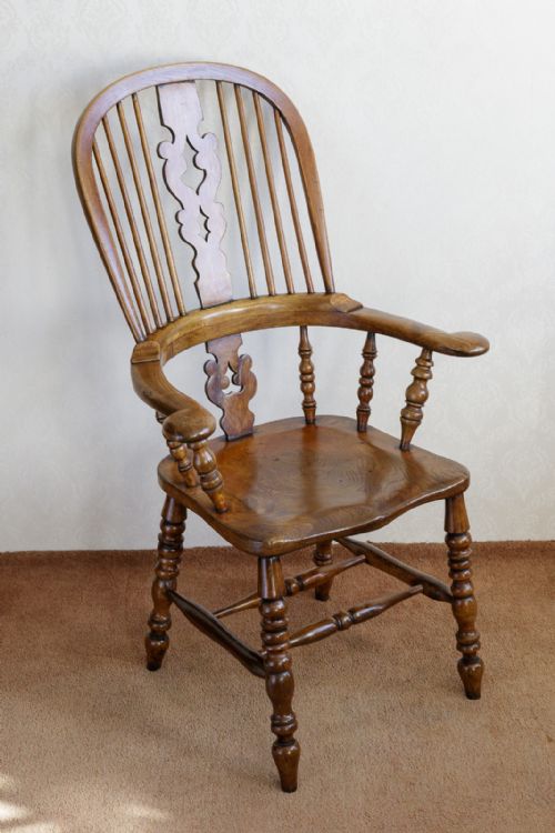 early 19th century 'yorkshire broad arm' windsor chair in ash - CATEGORY: ANTIQUE CHAIRS - DATED 19TH CENTURY