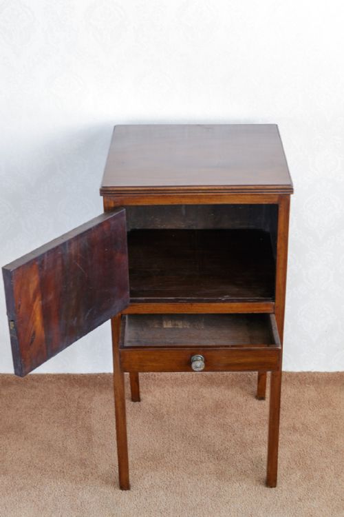 LATE 19TH CENTURY MAHOGANY BEDSIDE CUPBOARD - ADDITIONAL PHOTO 5