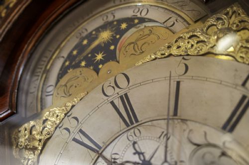 8 DAY BRASS AND SILVER DIAL CLOCK - ADDITIONAL PHOTO 3