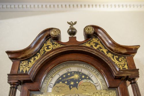 8 DAY BRASS AND SILVER DIAL CLOCK - ADDITIONAL PHOTO 5