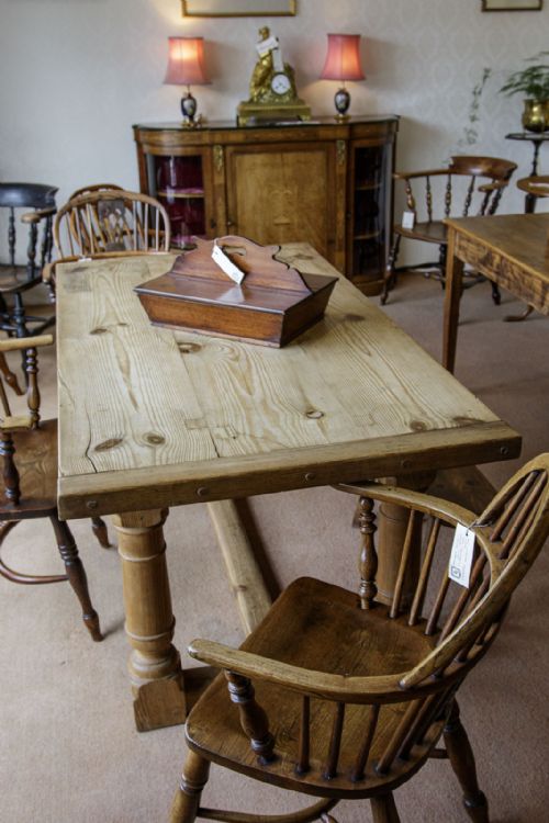 19TH CENTURY PINE FARMHOUSE TABLE - ADDITIONAL PHOTO 1