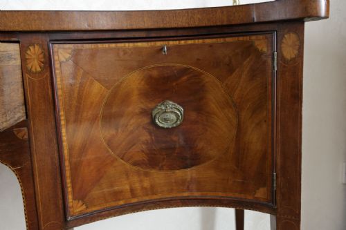 ANTIQUE SERPENTINE SIDEBOARD IN MAHOGANY - ADDITIONAL PHOTO 6