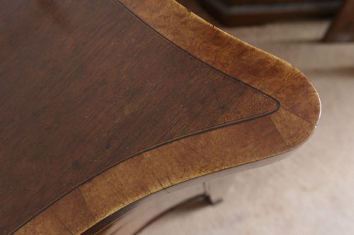 ANTIQUE SERPENTINE SIDEBOARD IN MAHOGANY - ADDITIONAL PHOTO 8