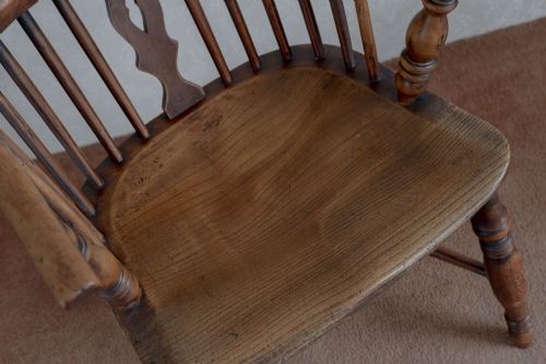 EARLY 19TH CENTURY HOOPBACK WINDSOR CHAIR - ADDITIONAL PHOTO 2