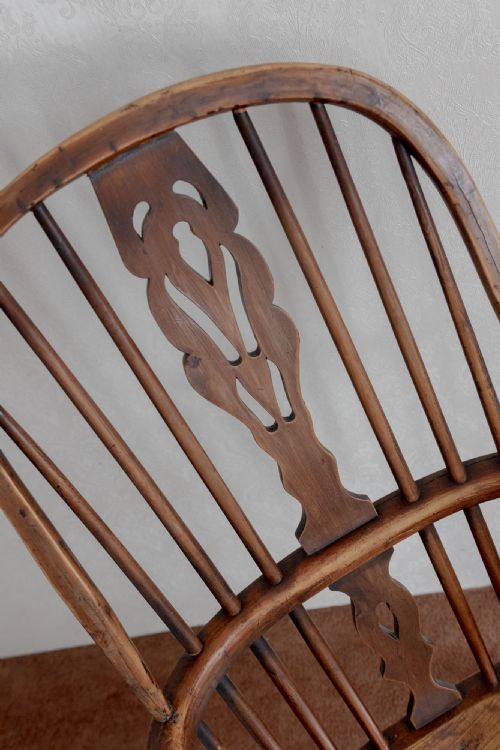 EARLY 19TH CENTURY HOOPBACK WINDSOR CHAIR - ADDITIONAL PHOTO 5