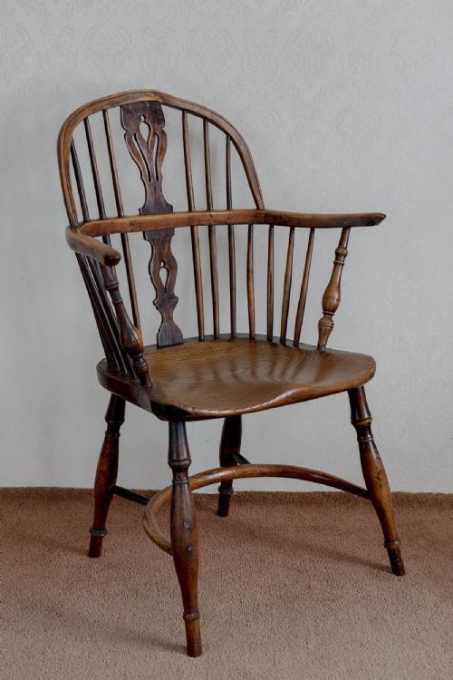 an antique stickback windsor chair - CATEGORY: ANTIQUE CHAIRS - DATED 19TH CENTURY