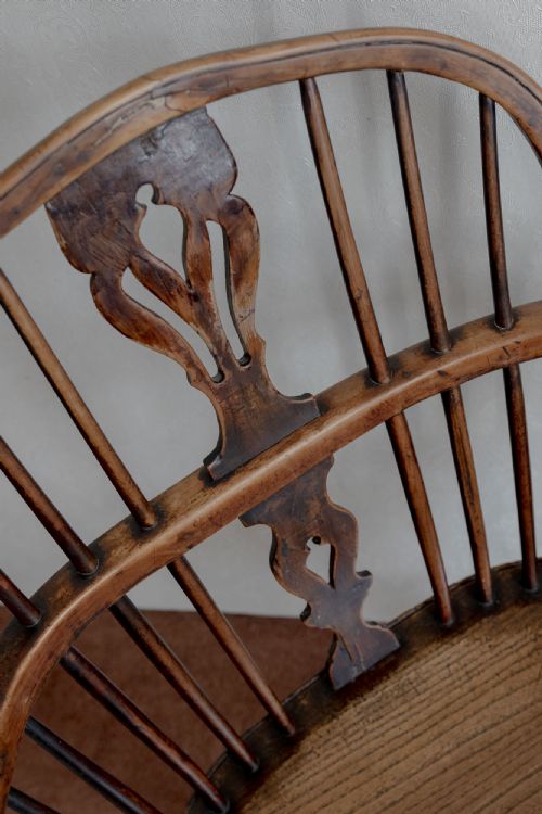 AN ANTIQUE STICKBACK WINDSOR CHAIR - ADDITIONAL PHOTO 2