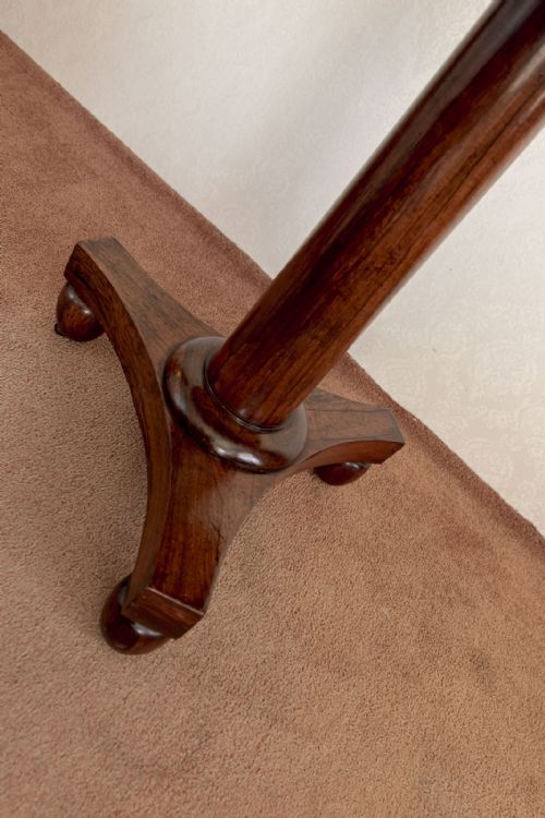 A VERY PRETTY CIRCULAR PEDESTAL TABLE IN ROSEWOOD - ADDITIONAL PHOTO 1