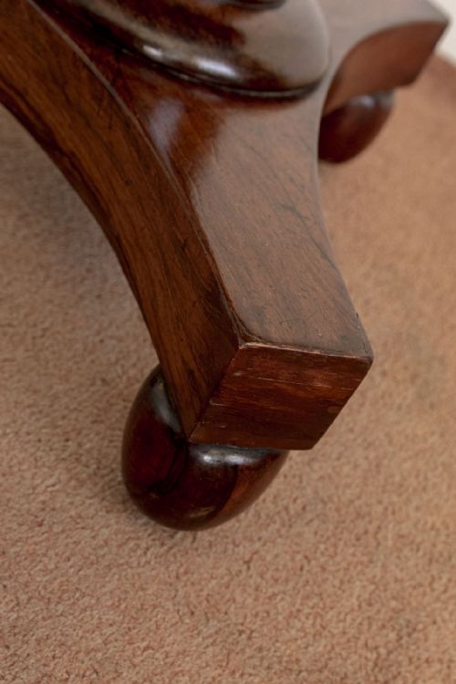 A VERY PRETTY CIRCULAR PEDESTAL TABLE IN ROSEWOOD - ADDITIONAL PHOTO 6