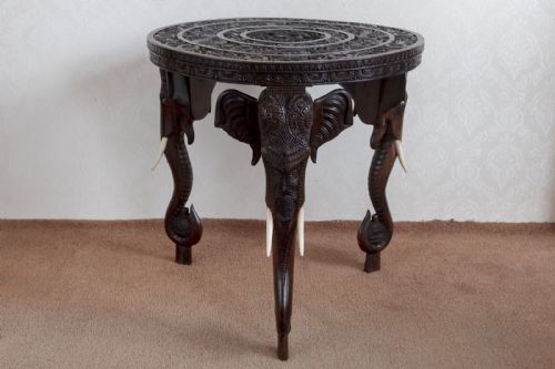 A WONDERFULLY CARVED HARDWOOD TABLE - ADDITIONAL PHOTO 1