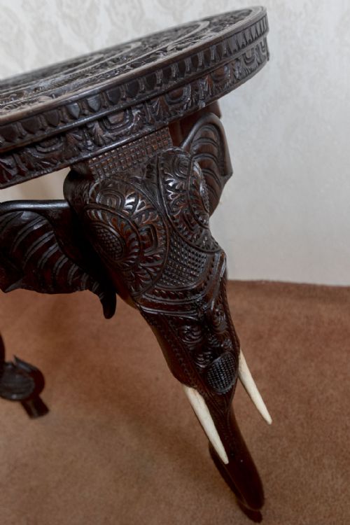 A WONDERFULLY CARVED HARDWOOD TABLE - ADDITIONAL PHOTO 3