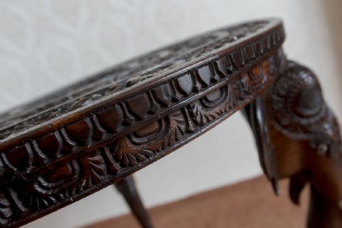 A WONDERFULLY CARVED HARDWOOD TABLE - ADDITIONAL PHOTO 4