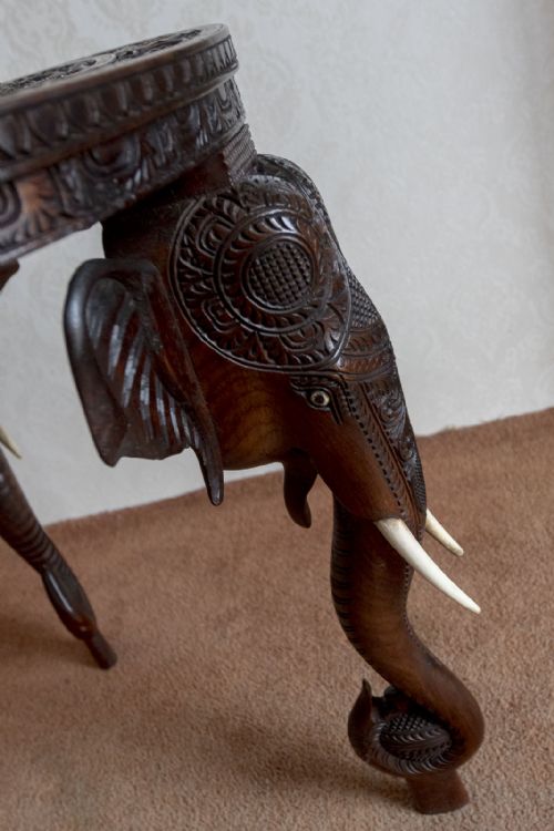 A WONDERFULLY CARVED HARDWOOD TABLE - ADDITIONAL PHOTO 5