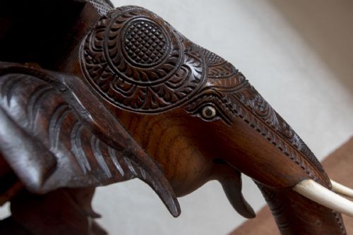 A WONDERFULLY CARVED HARDWOOD TABLE - ADDITIONAL PHOTO 6