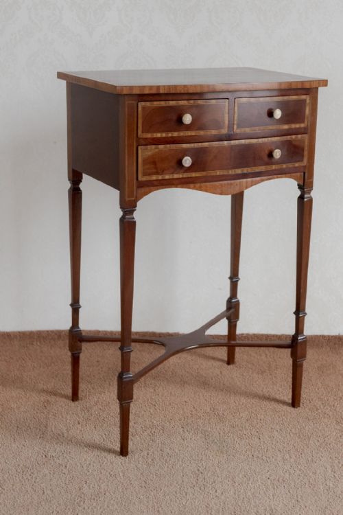 beautifully made mahogany work or side table - CATEGORY: ANTIQUE TABLES - DATED 19TH CENTURY