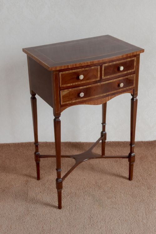 BEAUTIFULLY MADE MAHOGANY WORK OR SIDE TABLE - ADDITIONAL PHOTO 1