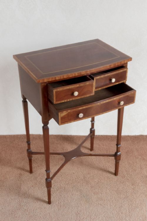 BEAUTIFULLY MADE MAHOGANY WORK OR SIDE TABLE - ADDITIONAL PHOTO 2