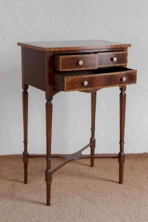 BEAUTIFULLY MADE MAHOGANY WORK OR SIDE TABLE - ADDITIONAL PHOTO 3