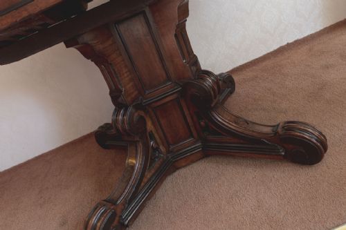 WALNUT EXTENDING DINING TABLE WITH FOUR EXTRA LEAVES - ADDITIONAL PHOTO 1