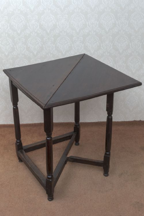 17TH CENTURY OAK ENVELOPE CORNER TABLE - ADDITIONAL PHOTO 1