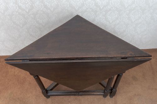 17TH CENTURY OAK ENVELOPE CORNER TABLE - ADDITIONAL PHOTO 6