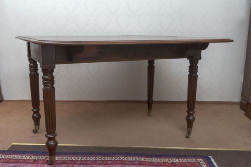 VERSATILE DINING TABLE - ADDITIONAL PHOTO 1