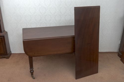 VERSATILE DINING TABLE - ADDITIONAL PHOTO 2