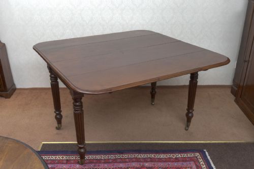 VERSATILE DINING TABLE - ADDITIONAL PHOTO 3