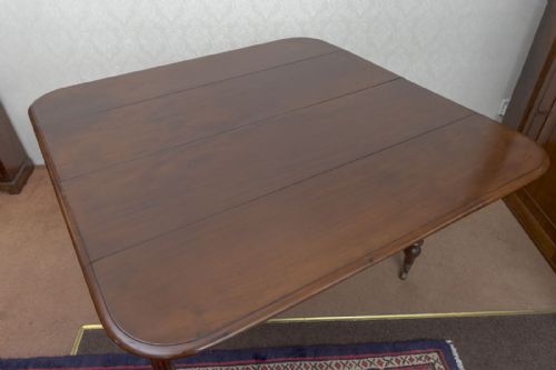 VERSATILE DINING TABLE - ADDITIONAL PHOTO 4