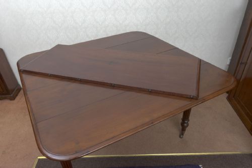 VERSATILE DINING TABLE - ADDITIONAL PHOTO 6