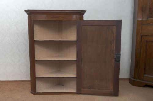 18TH CENTURY MAHOGANY CORNER CUPBOARD - ADDITIONAL PHOTO 1