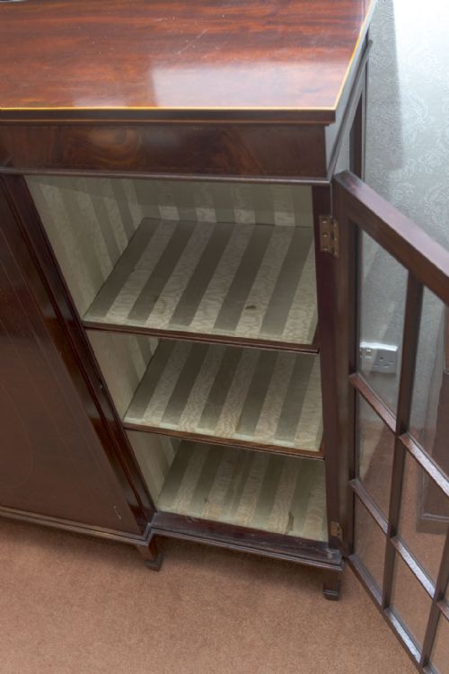 MAHOGANY CHINA CABINET WITH CENTRAL CUPBOARD - ADDITIONAL PHOTO 2