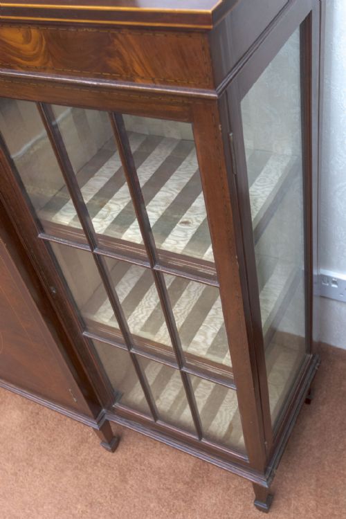 MAHOGANY CHINA CABINET WITH CENTRAL CUPBOARD - ADDITIONAL PHOTO 4