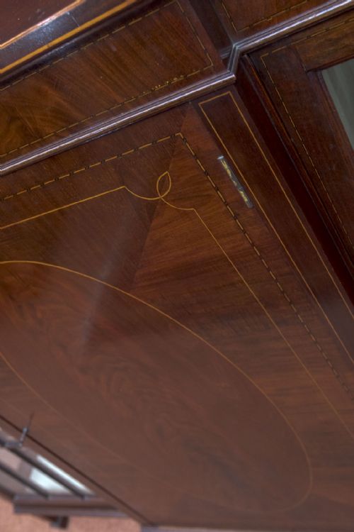 MAHOGANY CHINA CABINET WITH CENTRAL CUPBOARD - ADDITIONAL PHOTO 6