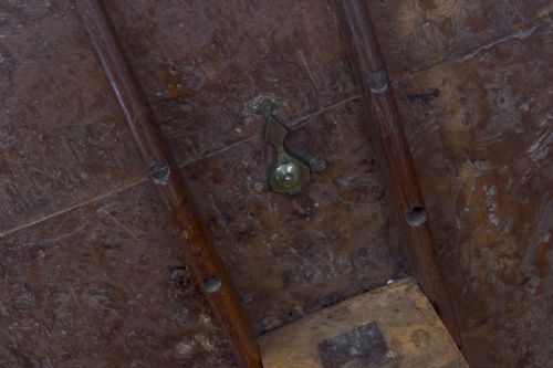 EXCEPTIONALLY RARE BURR WOOD TRIPOD - ADDITIONAL PHOTO 6