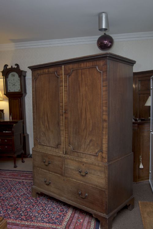 extremely fine george iii press cupboard of small size - CATEGORY: ANTIQUE CUPBOARDS - DATED 18TH CENTURY