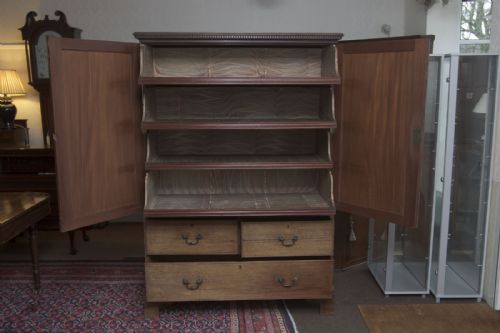 EXTREMELY FINE GEORGE III PRESS CUPBOARD OF SMALL SIZE - ADDITIONAL PHOTO 2