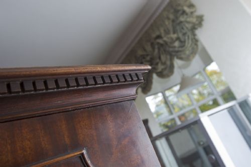 EXTREMELY FINE GEORGE III PRESS CUPBOARD OF SMALL SIZE - ADDITIONAL PHOTO 5