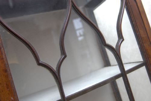 19TH CENTURY MAHOGANY CHINA CABINET - ADDITIONAL PHOTO 4