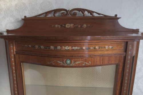 VERY PRETTY VICTORIAN SHAPED CHINA CABINET - ADDITIONAL PHOTO 3