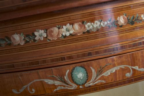 VERY PRETTY VICTORIAN SHAPED CHINA CABINET - ADDITIONAL PHOTO 5