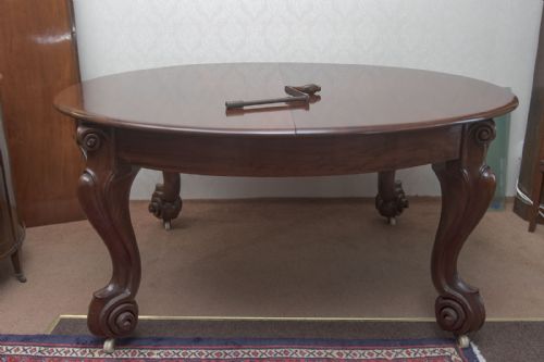 MAGINIFICENT SOLID MAHOGANY EXTENDING DINING TABLE - ADDITIONAL PHOTO 1