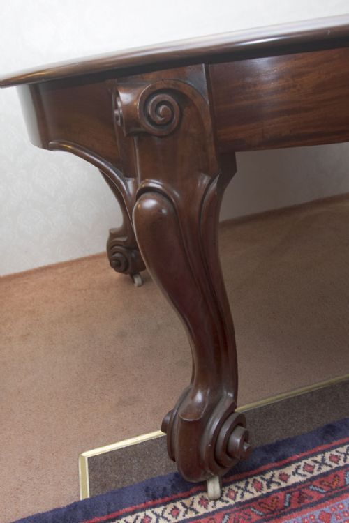 MAGINIFICENT SOLID MAHOGANY EXTENDING DINING TABLE - ADDITIONAL PHOTO 4