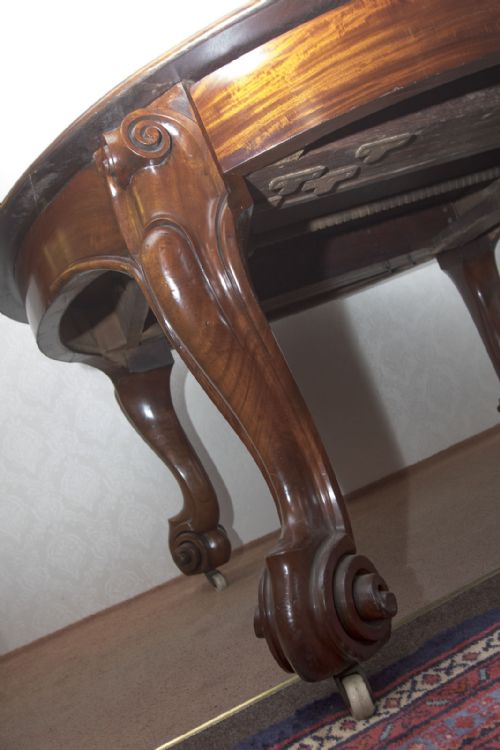MAGINIFICENT SOLID MAHOGANY EXTENDING DINING TABLE - ADDITIONAL PHOTO 5