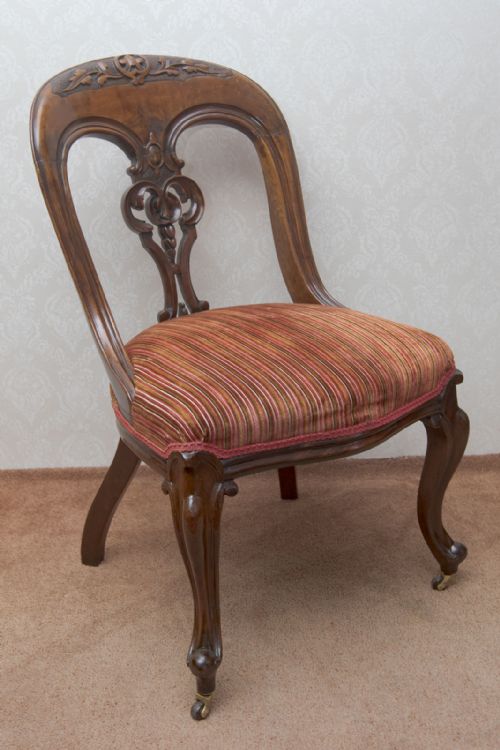 A VERY PRETTY SET OF EIGHT VICTORIAN DINING CHAIRS OF THE FINEST QUALITY - ADDITIONAL PHOTO 2